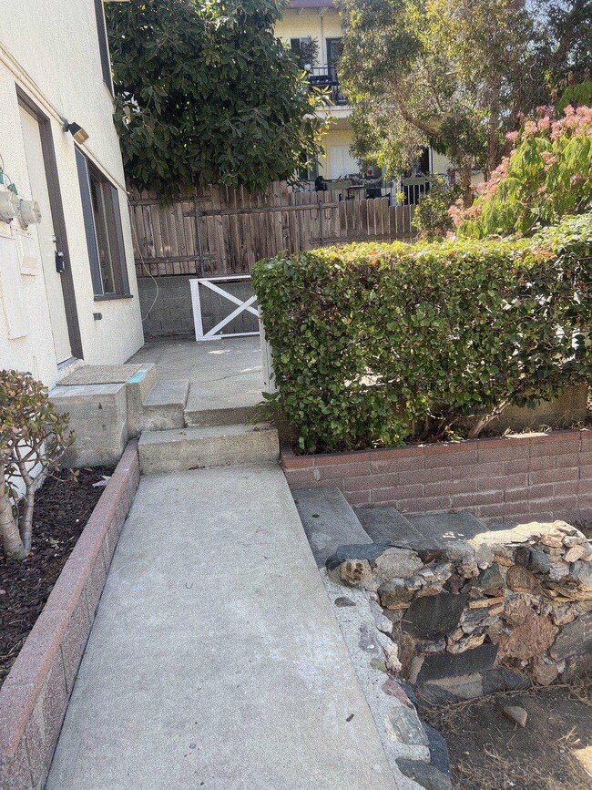 Building Photo - 2609 Voorhees Ave.