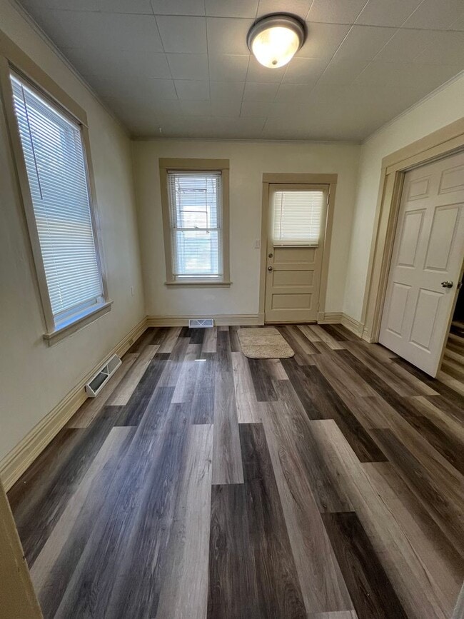 Building Photo - 3711 W 4th St