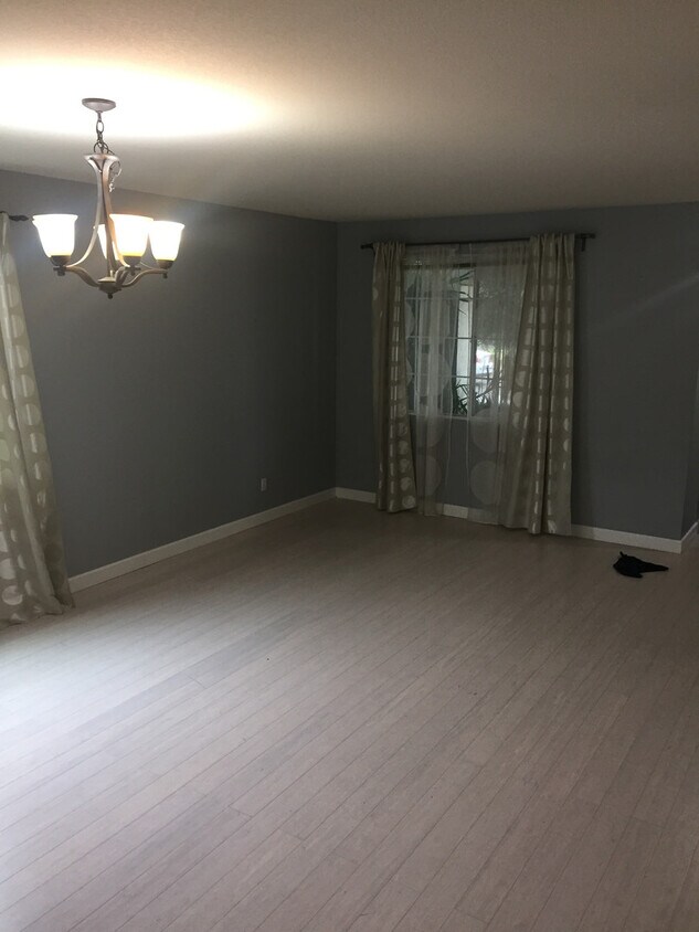 Foto del edificio - Gold River 4 Bedroom with Large Brick Patio in backyard!