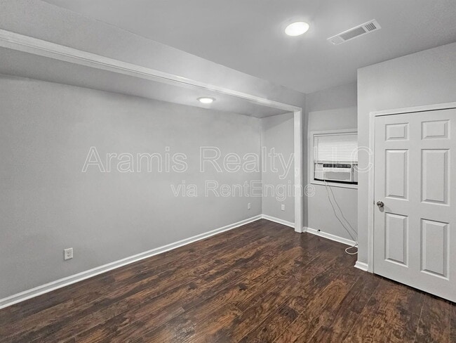 Building Photo - 1519 Olympian Way SW