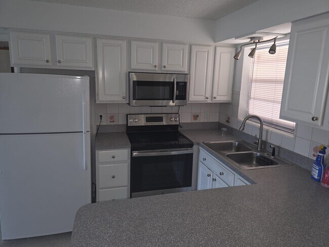 Building Photo - 1871 Palm Acres Dr