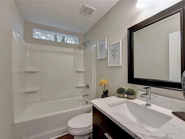 Foto del edificio - 3331 Midway Rd