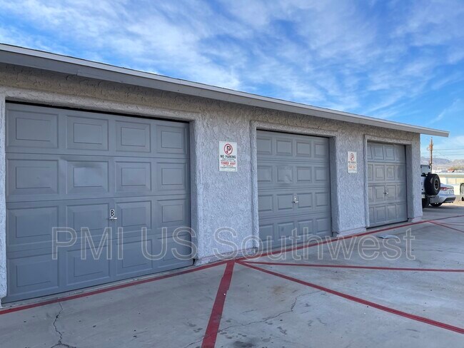 Building Photo - 1580 Sierra Vista Dr