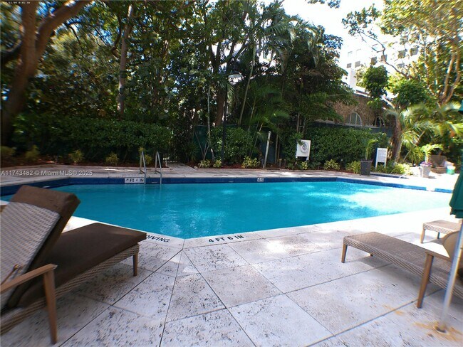 Foto del edificio - 2951 S Bayshore Dr