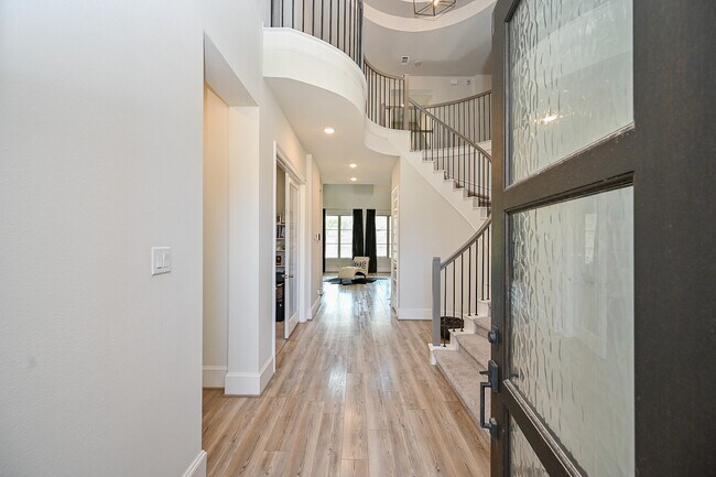 Foto del edificio - 9006 Meadow Bridge Dr