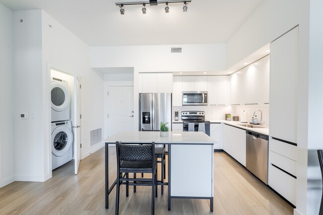 Kitchen - South Pointe Apartments