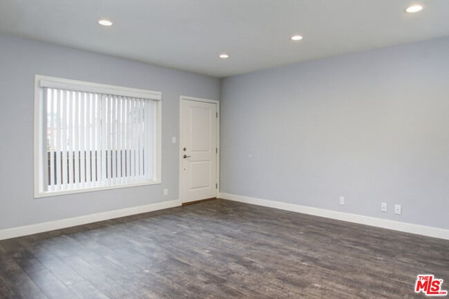 Building Photo - 1451 E Wilson Ave