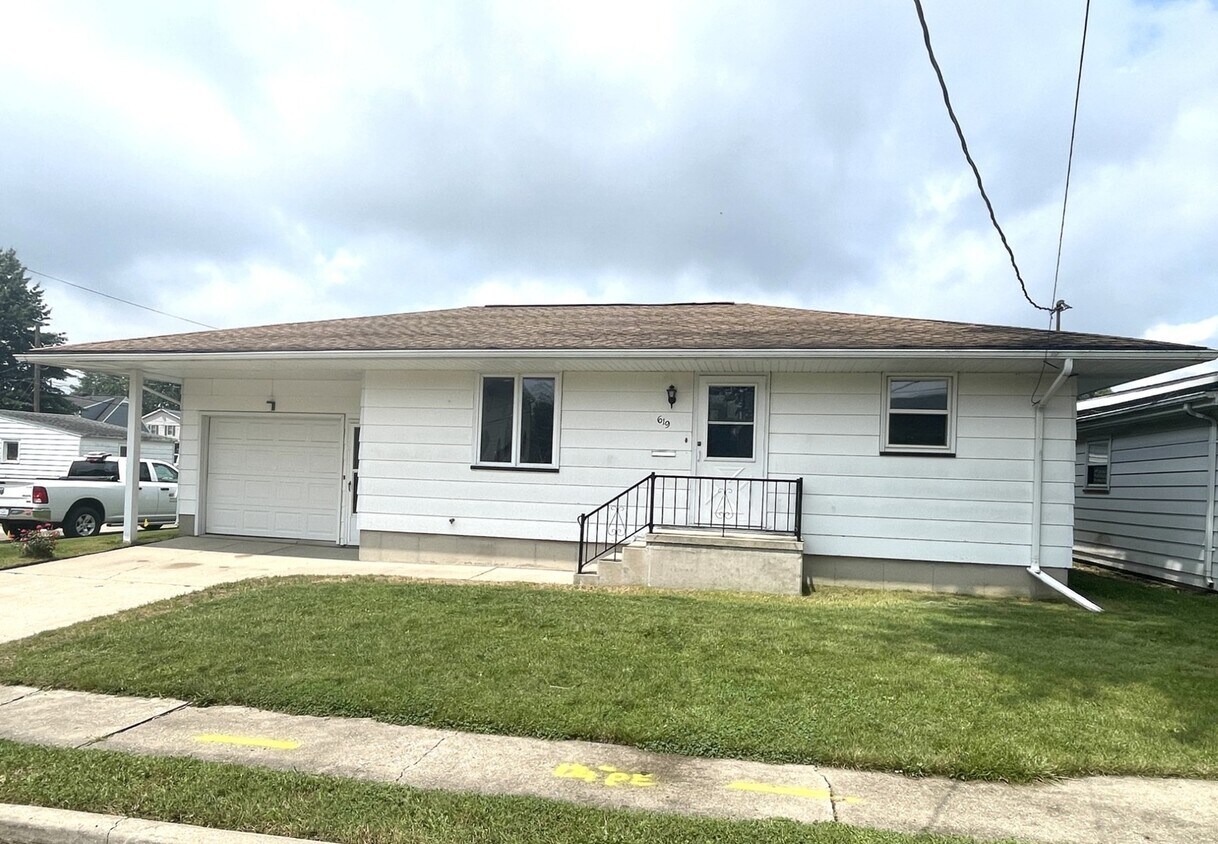 Primary Photo - 619 9th St