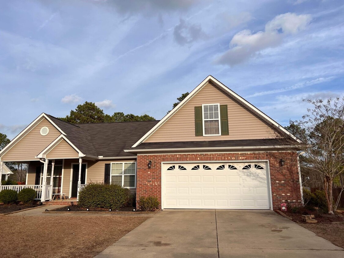 Foto principal - 3 Bed 2 Bath home in Raeford!