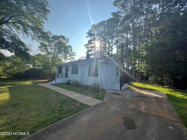 Building Photo - 1203 Highland Rd