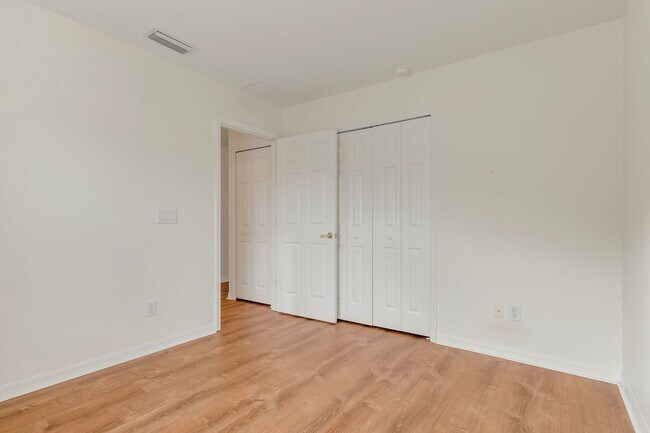 Building Photo - For Rent: Luxurious 4 Bed/3.5 Bath Home wi...