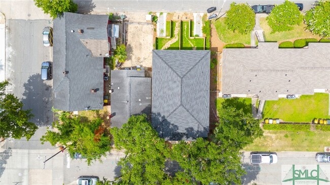 Building Photo - 216 W 43rd St
