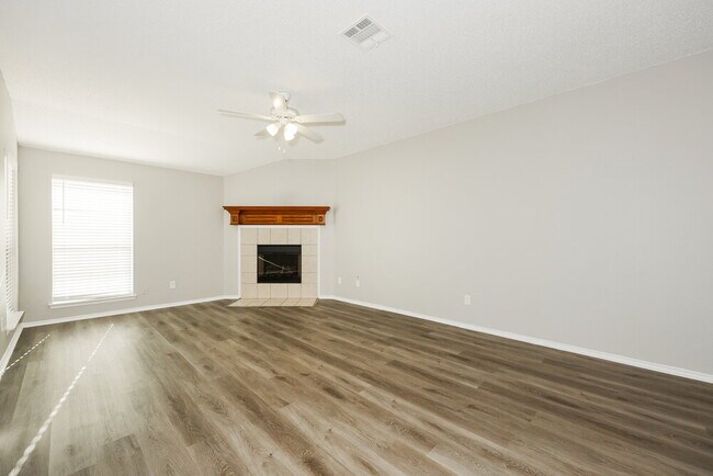 Foto del edificio - 829 Clear Creek Dr