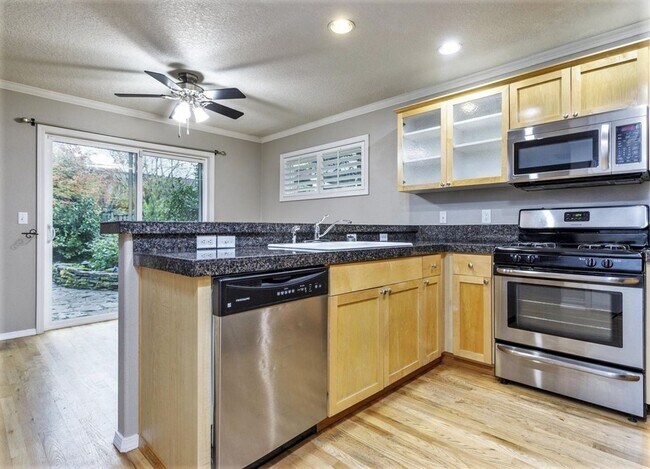 Foto del edificio - Beautiful NW Bethany Home!!