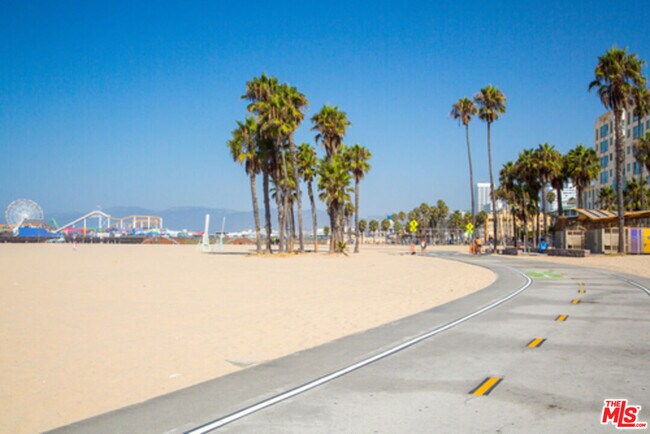 Foto del edificio - 2500 Abbot Kinney Blvd