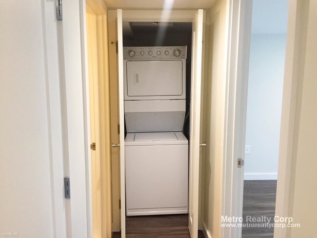 Building Photo - 33 Cottage Park Ave