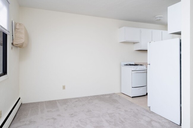 Interior Photo - Yale Place