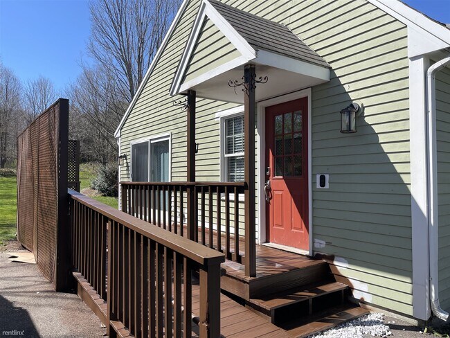 Building Photo - 2 br, 1.5 bath Duplex - 60 Rugg Road A