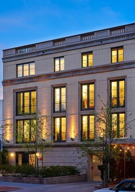 Building Photo - The Debonair - Furnished Student Housing