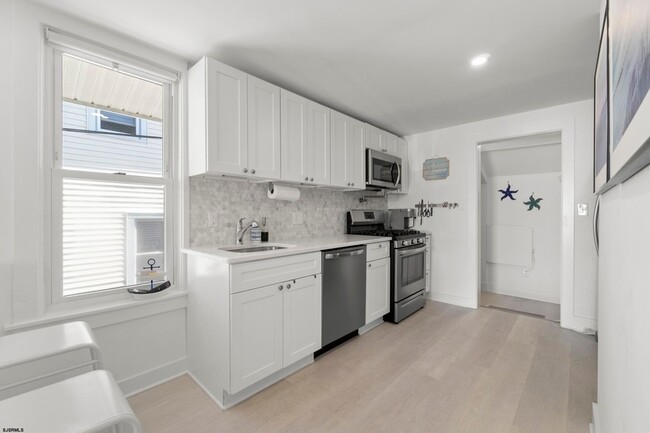 Building Photo - 118 N Rosborough Ave