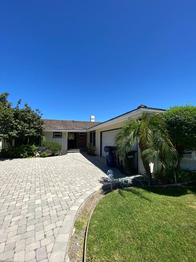 Building Photo - 3 bed 3.5 bath House with Ocean Views