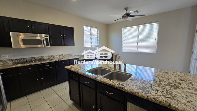 Foto del edificio - 8330 N Mountain Stone Pine Way