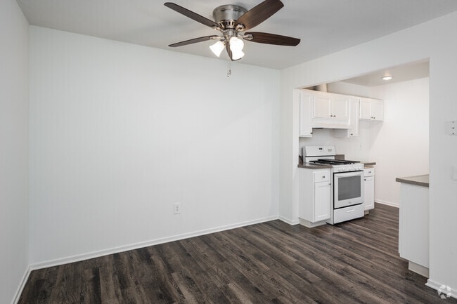 2 habitaciones, 1 baño - 850 pies cuadrados - Comedor y cocina - Lincoln-Moody Apartments