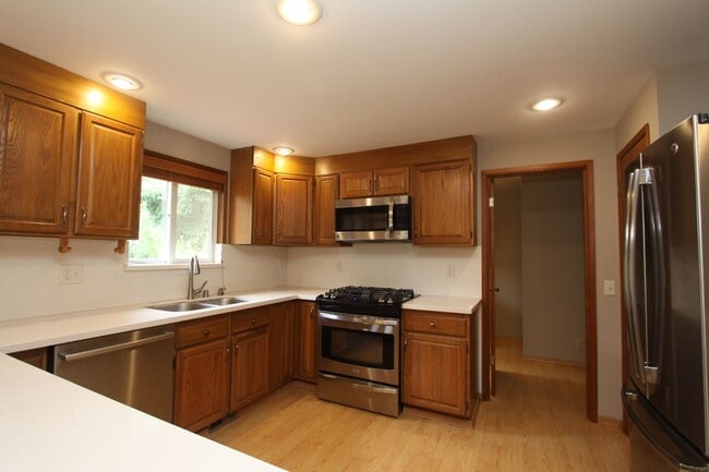 Building Photo - Rambler in Redmond near Lake Sammamish