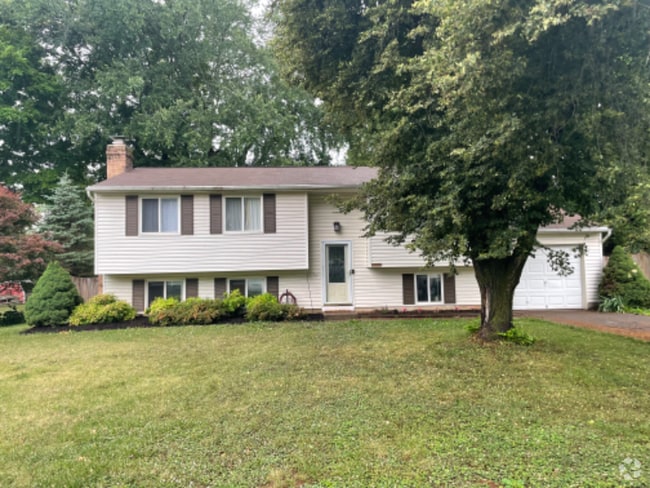 Building Photo - 2618 Litchfield Dr