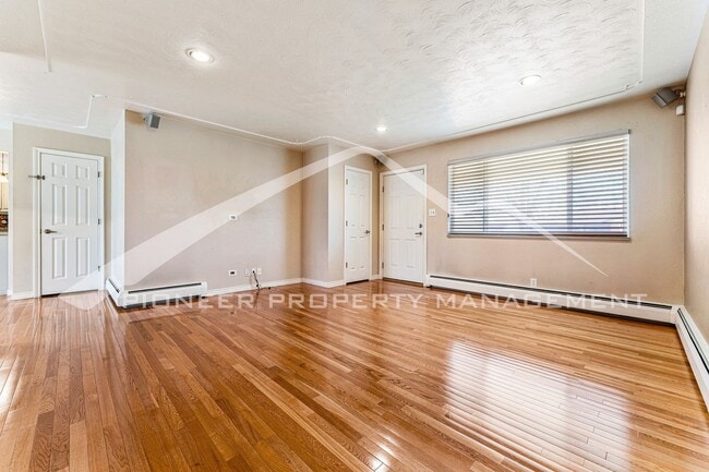 Building Photo - Spacious home with Hardwood Floor, Fenced ...