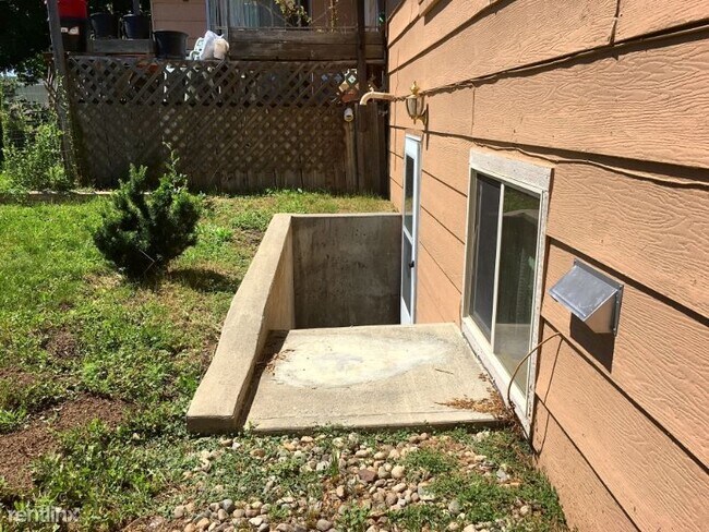 Building Photo - 3303 W Vel View Dr