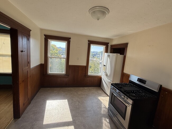 Building Photo - 17 Millbrook St