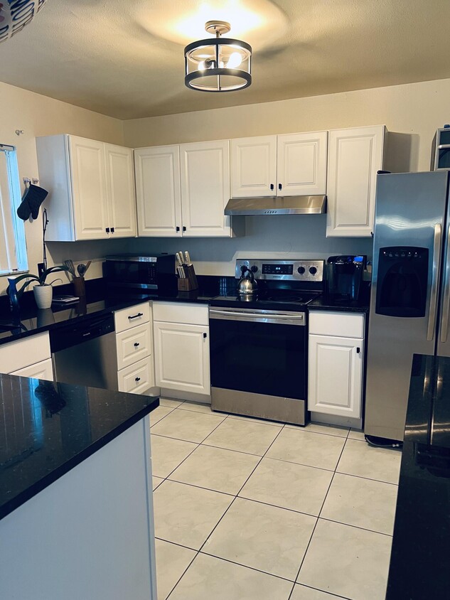 Building Photo - 1792 SE Balmoral Ct
