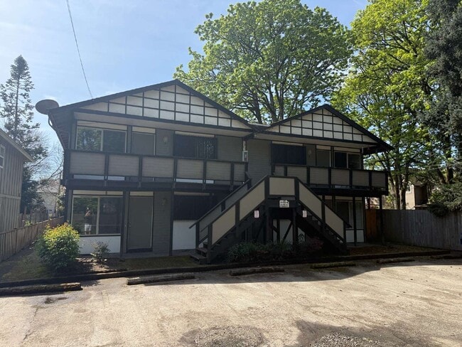 Building Photo - 851 W 5th Ave