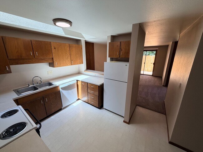 Foto del edificio - Two Bedroom Duplex in South Salem