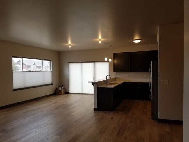 Foto del edificio - 3 Bed 2 Bath w/ double attached garage in ...