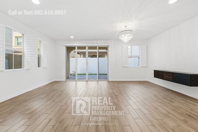 Building Photo - 2342 W Gloria Ln