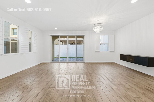 Foto del edificio - 2342 W Gloria Ln