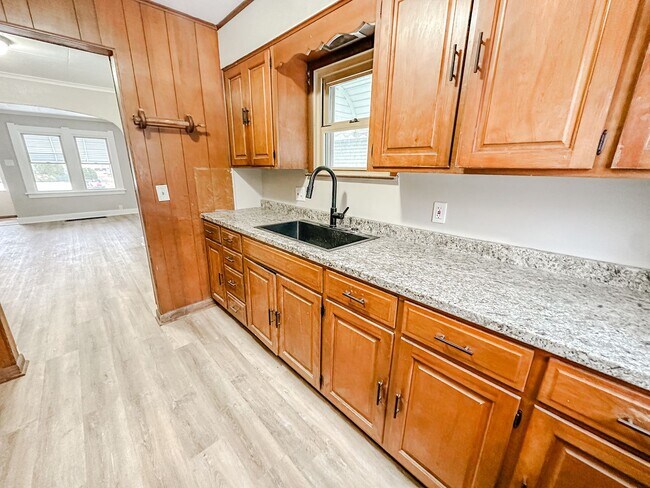 Foto del edificio - 2 Bedroom home for rent on east side of Toledo! Updated, clean, and very nice!