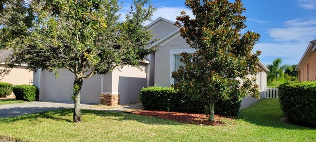 Building Photo - Beautiful 3/2 in Oak Creek