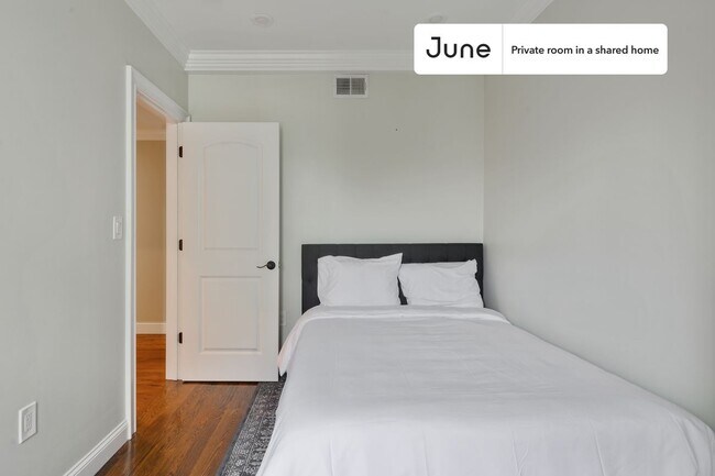 Foto del edificio - Room in Shared 5 bed/1.5 bath home