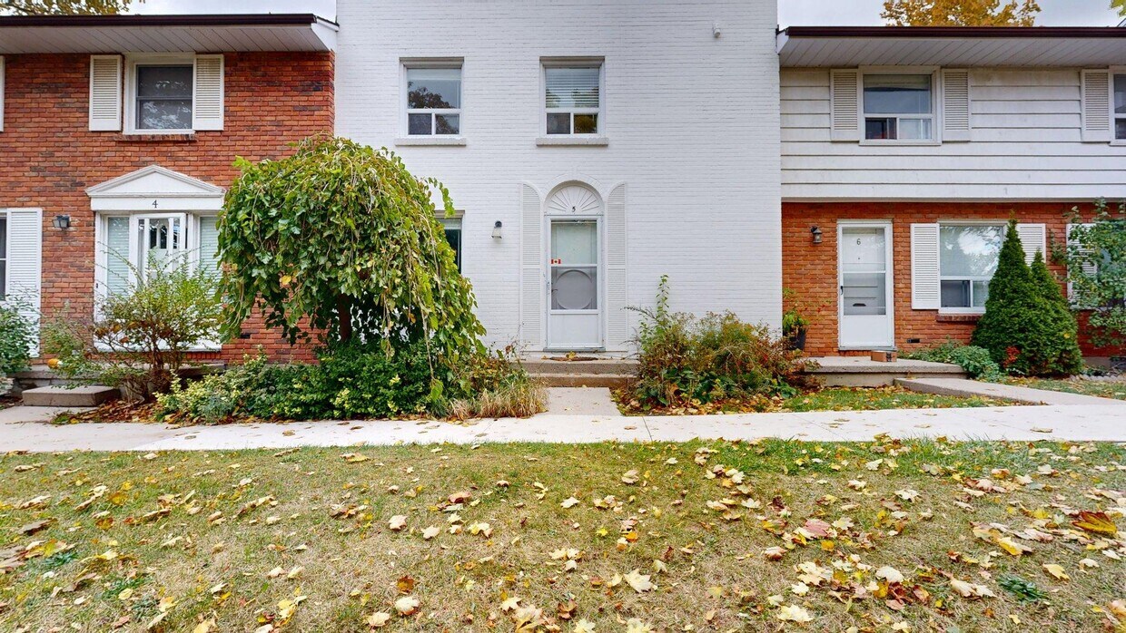 Photo principale - NEWLY RENOVATED AND SPACIOUS 3 BEDROOM TOW...