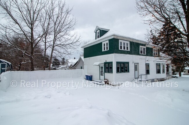 Building Photo - Baraga Duplex