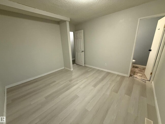 Building Photo - 9607-9692 92 St