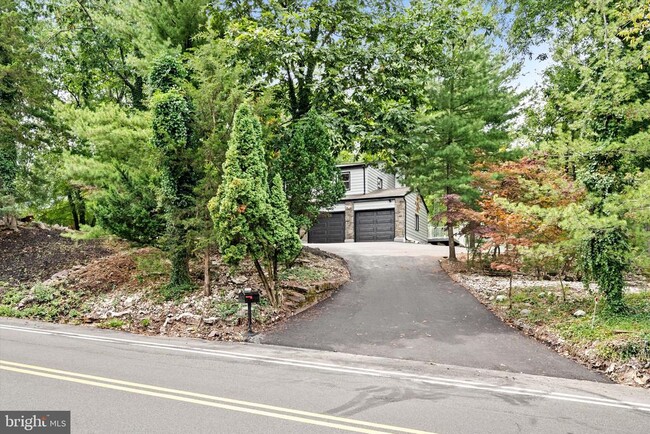 Building Photo - 1025 Bear Tavern Rd