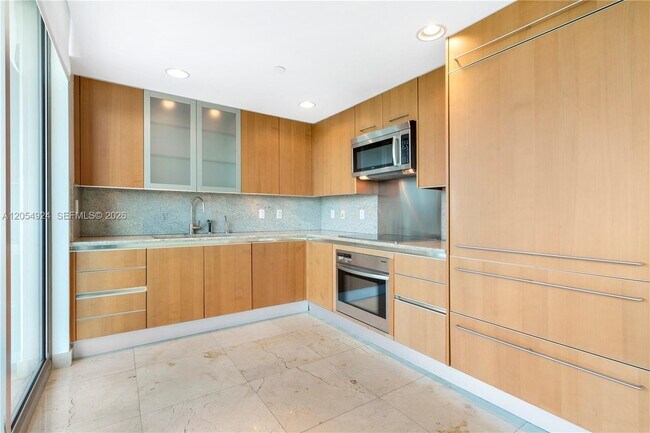 Foto del edificio - 2627 S Bayshore Dr