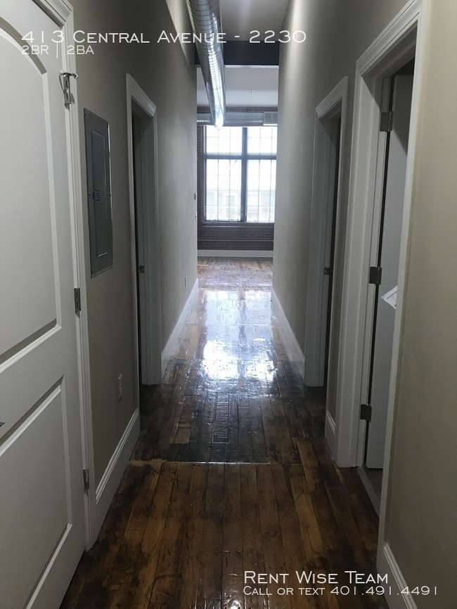 Building Photo - High End Traditional Mill Living