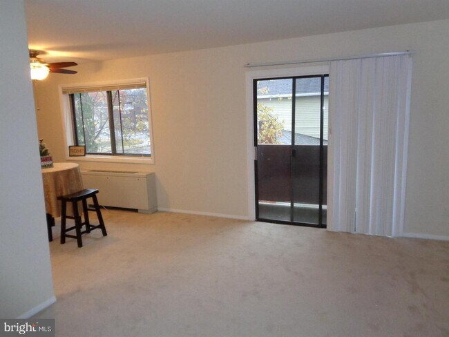 Foto del edificio - 1500 S George Mason Dr