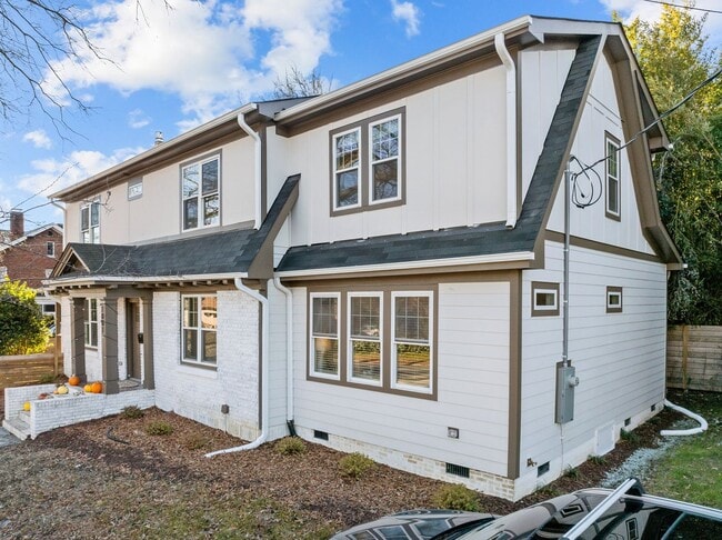 Foto del edificio - Stunning Fully Renovated 5-Bedroom Home in Desirable Trinity Park, Durham