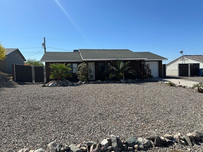 Foto del edificio - PENDING Furnished/or Un-Furnished - Pool h...